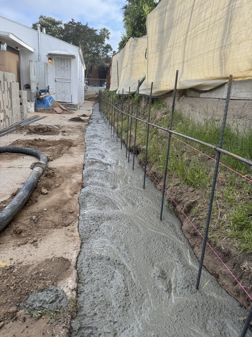 Retaining wall concrete pour